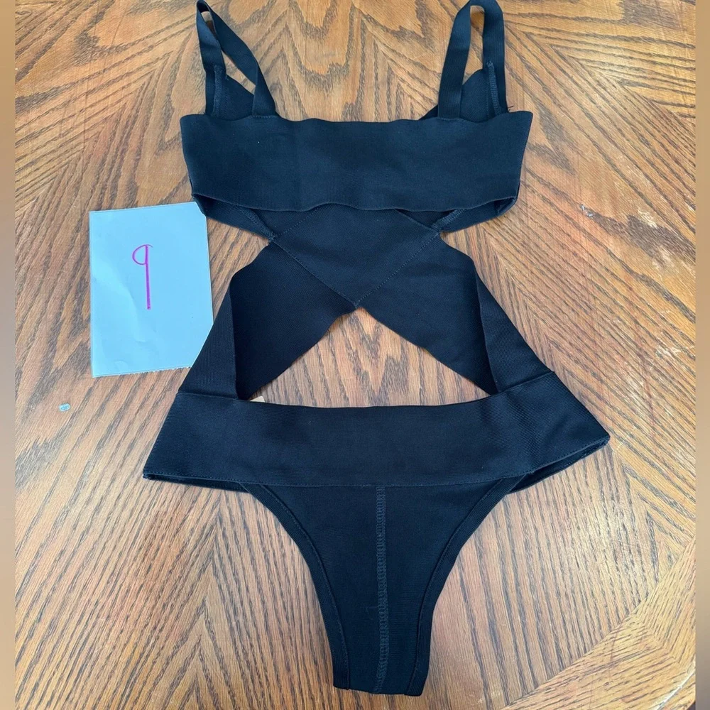 SKIMS Black‎ Black Cut Out Swimsuit Monokini Bikini NWT SZ MED